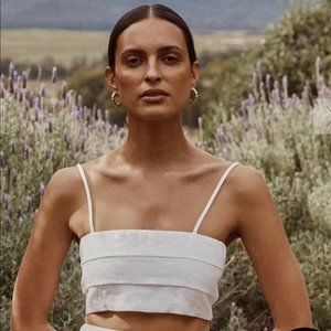 AISLE PEARL LINEN PLEATED CROP TOP